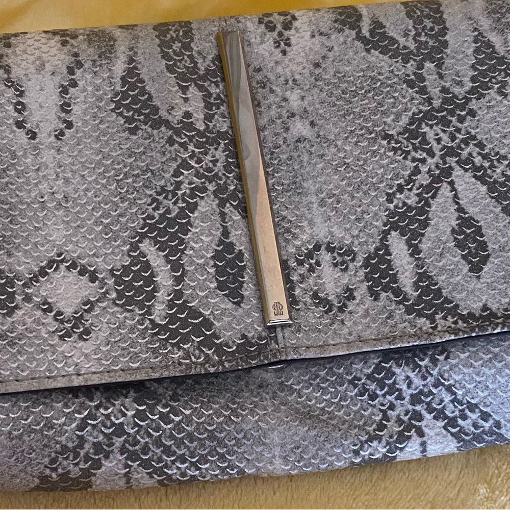 Chic Gray Patterned Clutch Jennifer Lopez - image 2